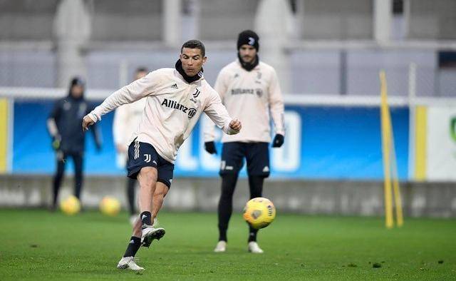  尤文图斯爆冷不敌乌迪内斯，斑马军团遭遇赛季首场败绩