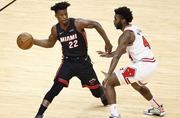  马尔卡宁三分如雨爵士主场射落湖人